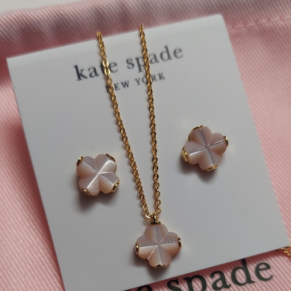 kate Spade Pink Mother-of-Pearl Flower Pendant Necklace with Studs - Picture 1 of 5